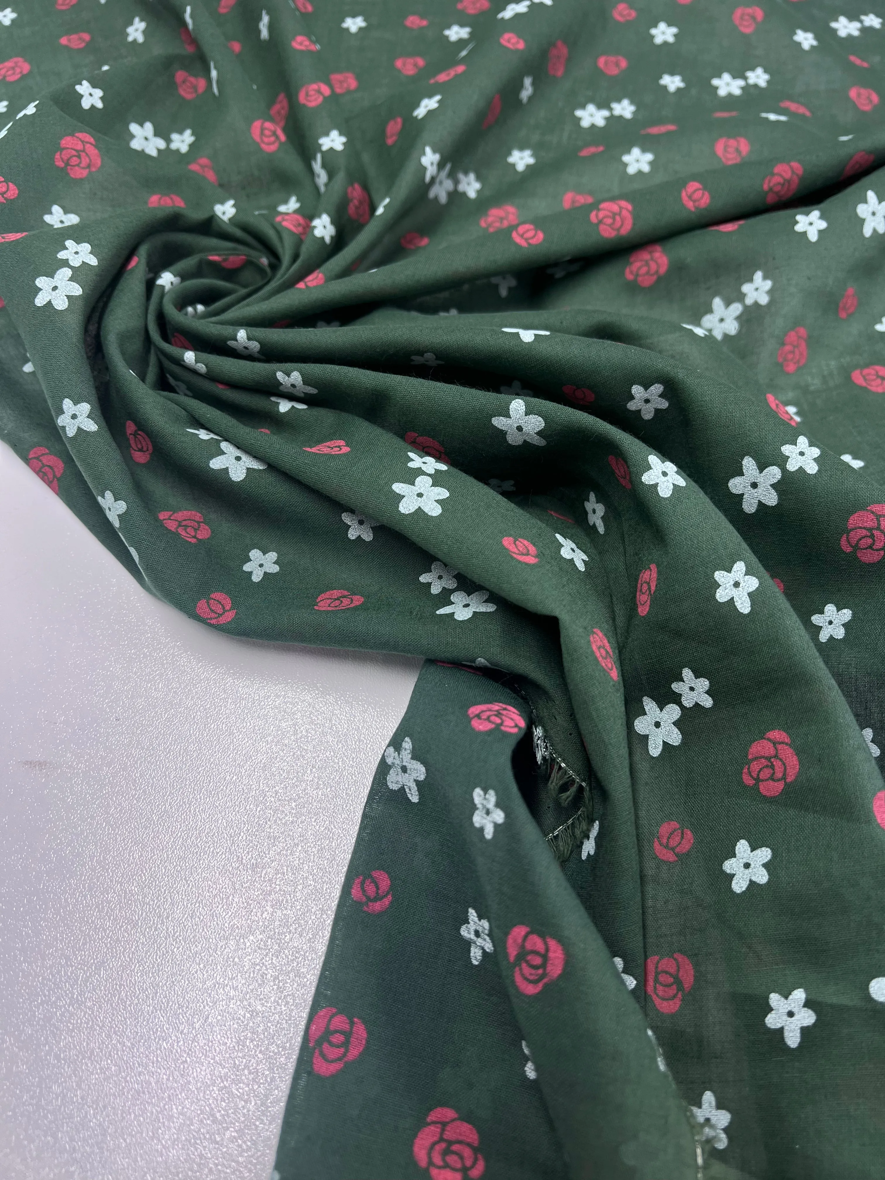 Linen Voile - Roses - 145cm